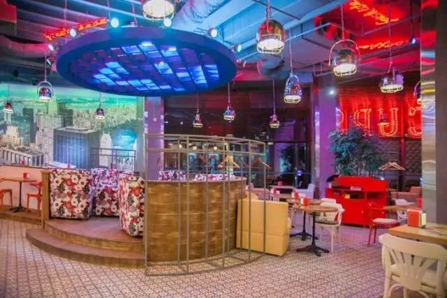 烏克蘭Redcups Café室內(nèi)設(shè)計(jì)