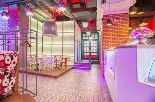 烏克蘭Redcups Café室內(nèi)設(shè)計(jì)