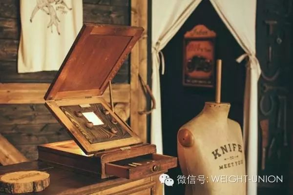 波蘭TRANSMISSION復古商店設計