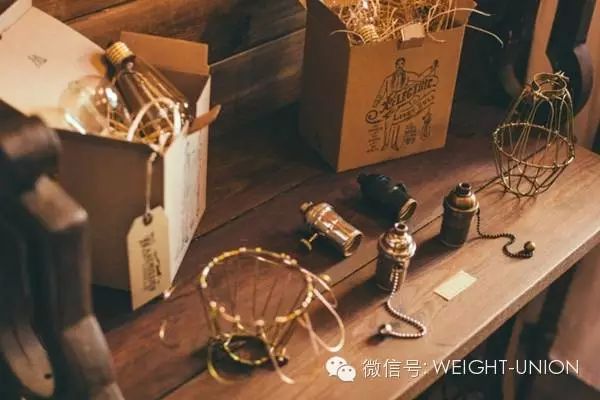 波蘭TRANSMISSION復古商店設計