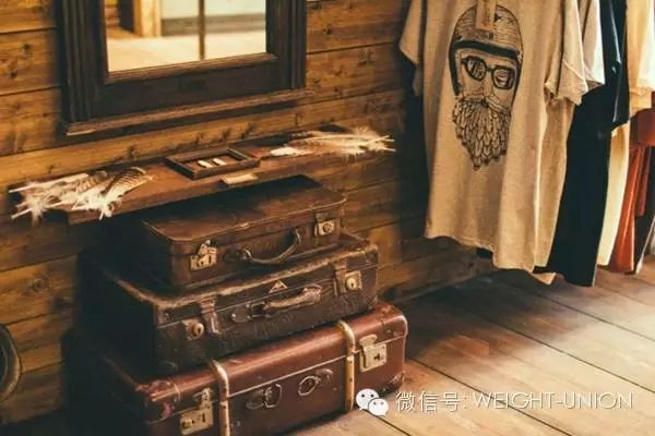 波蘭TRANSMISSION復古商店設計