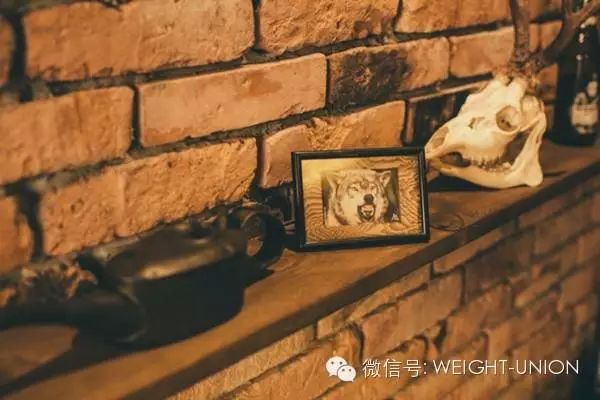 波蘭TRANSMISSION復古商店設計