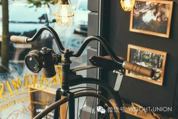 波蘭TRANSMISSION復古商店設計